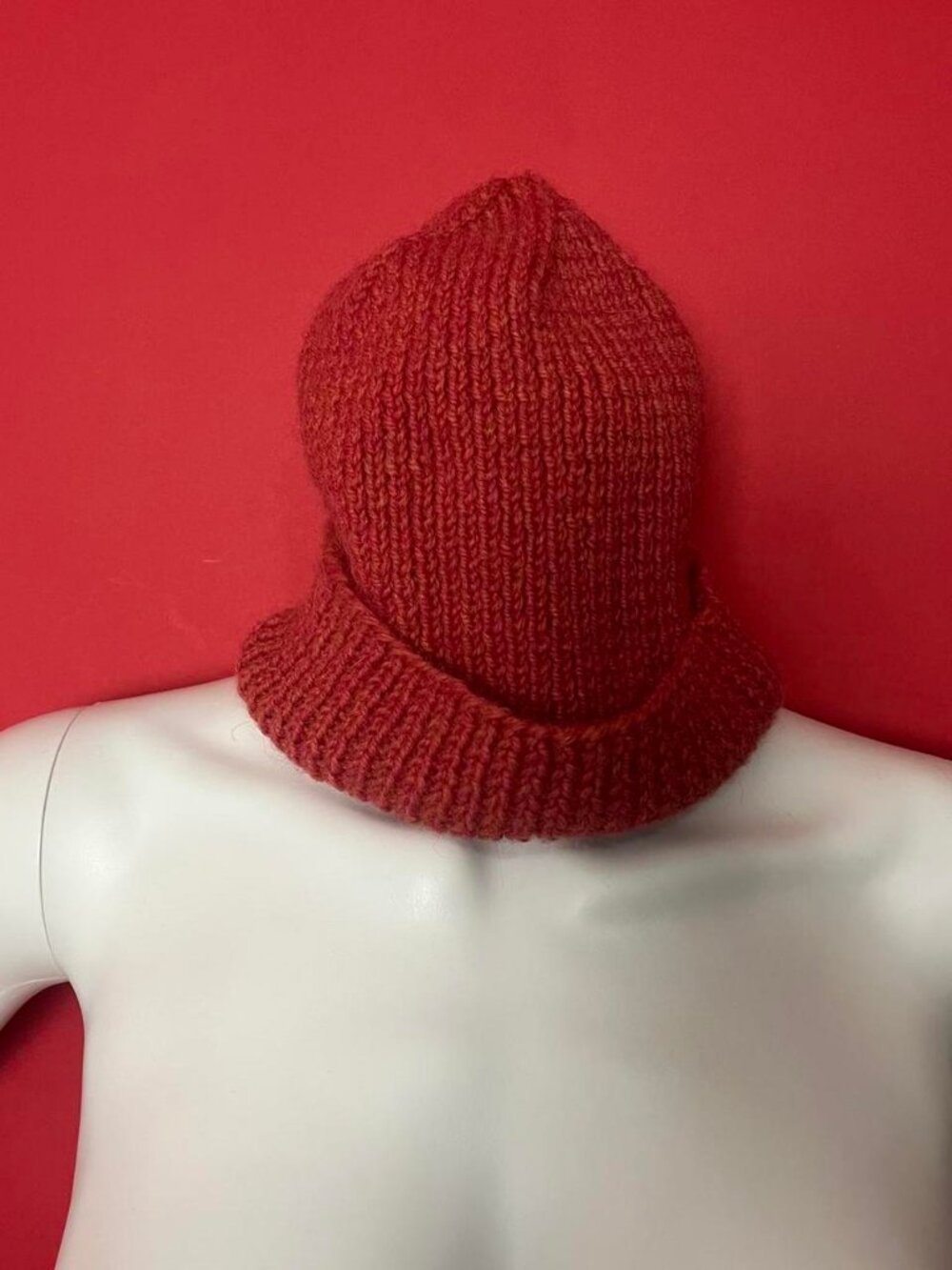 Handmade  / red orange knitted beanie toque 🧡❤️